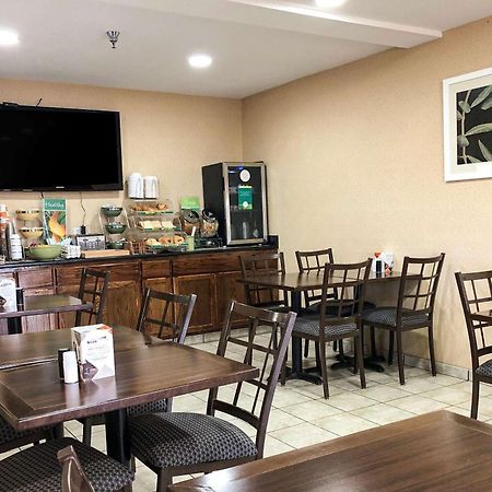 沃纳梅克i-70凯艺酒店 托皮卡 外观 照片