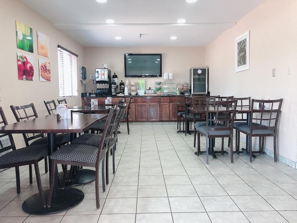 沃纳梅克i-70凯艺酒店 托皮卡 外观 照片