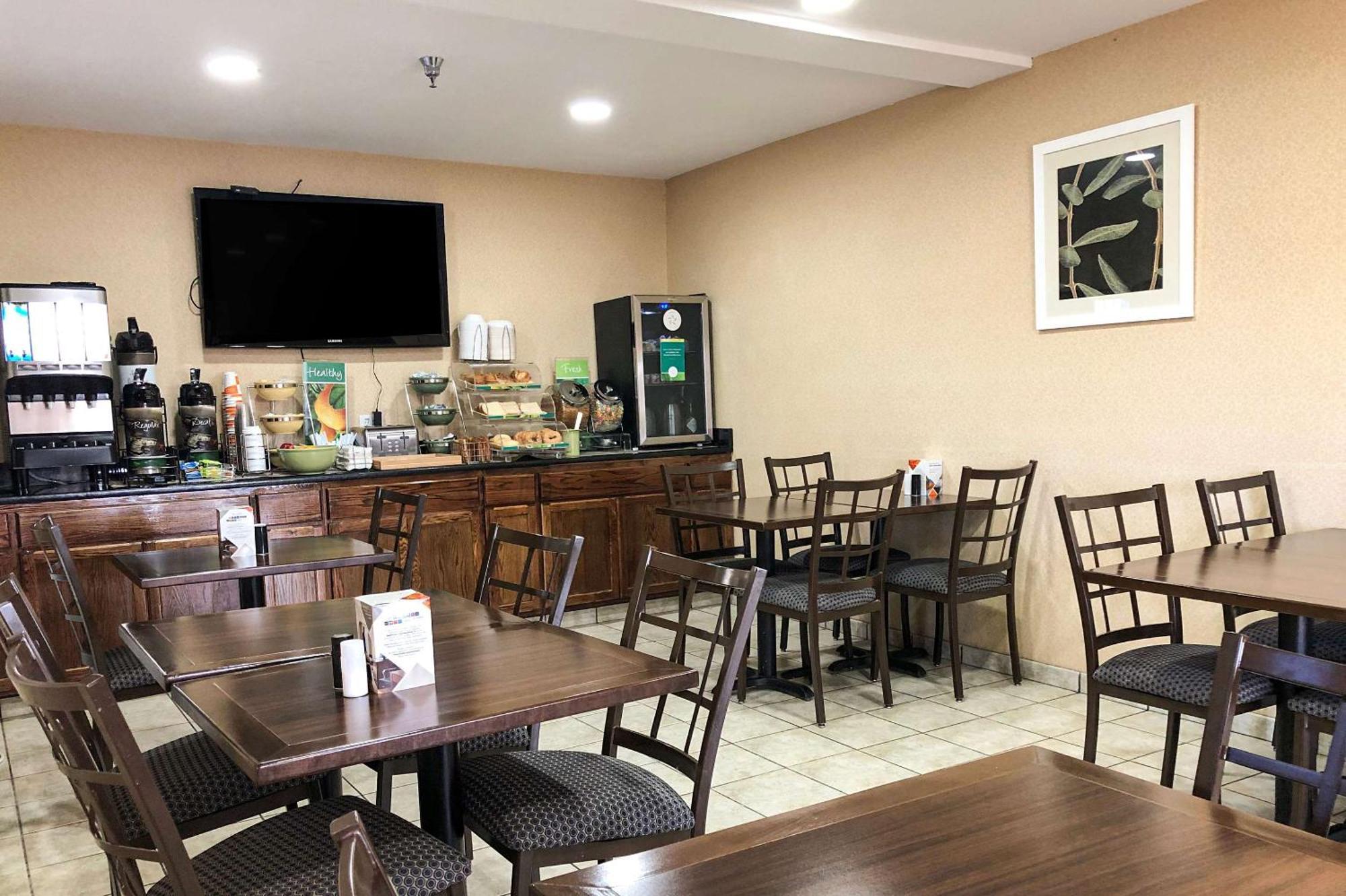 沃纳梅克i-70凯艺酒店 托皮卡 外观 照片